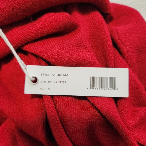 NEW Basic Milano Turtleneck Red Sweater Size S - Picture 8 of 8